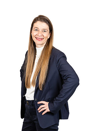 Portrait von Frau Alexandra Hödlmoser.